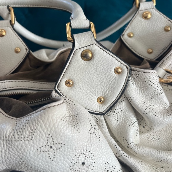Louis Vuitton Mahina XL off-white perforated logo leather handbag. Mint cond!! - Picture 8 of 11